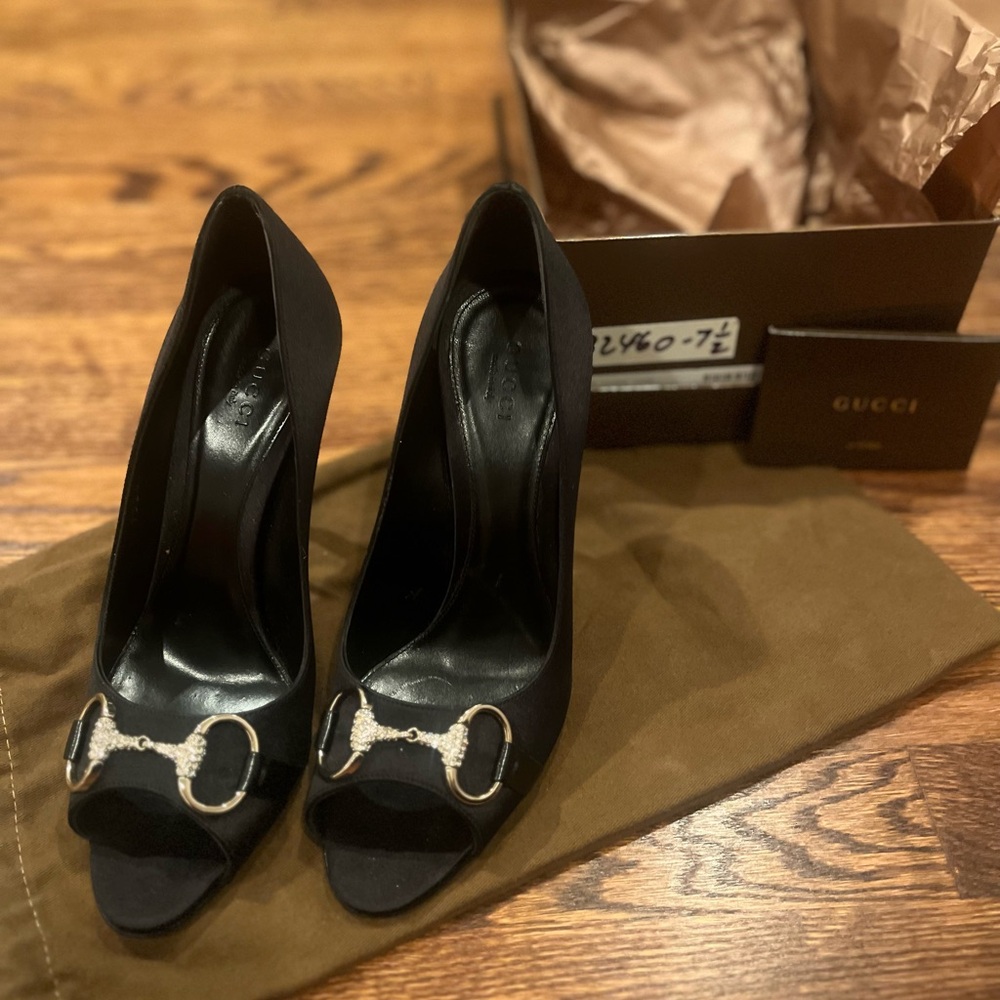Gucci Hollywood peep toe pump - black - size 7.5